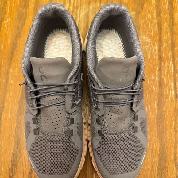 On Running Womens Swiss engineering Size 7.5 - Picture 5 of 9